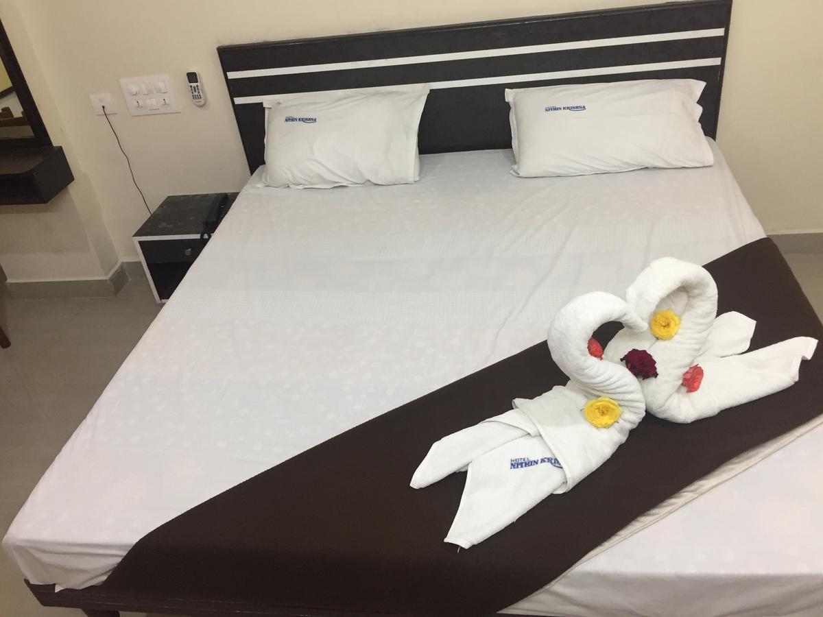 Hotel Nithin Krishna Тирупати Екстериор снимка