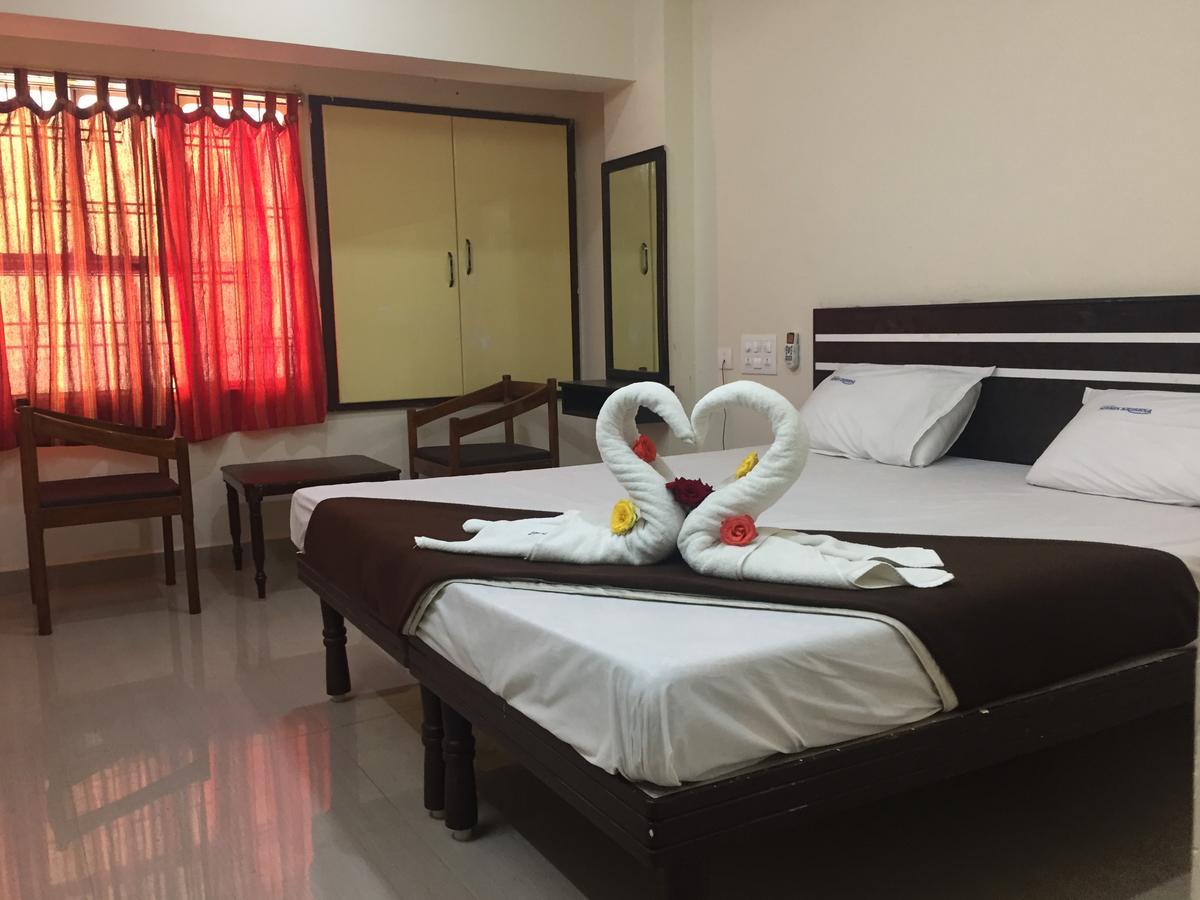 Hotel Nithin Krishna Тирупати Екстериор снимка