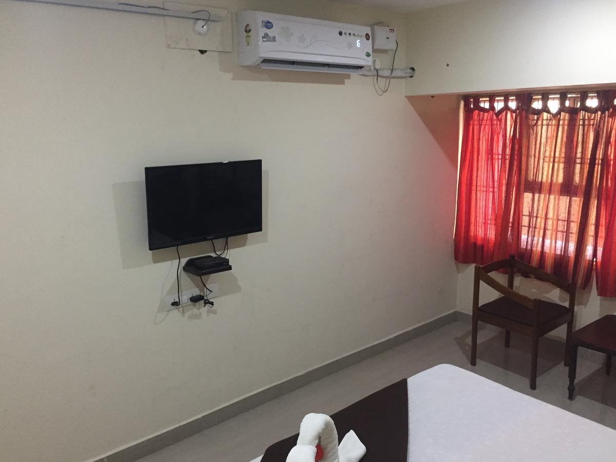 Hotel Nithin Krishna Тирупати Екстериор снимка