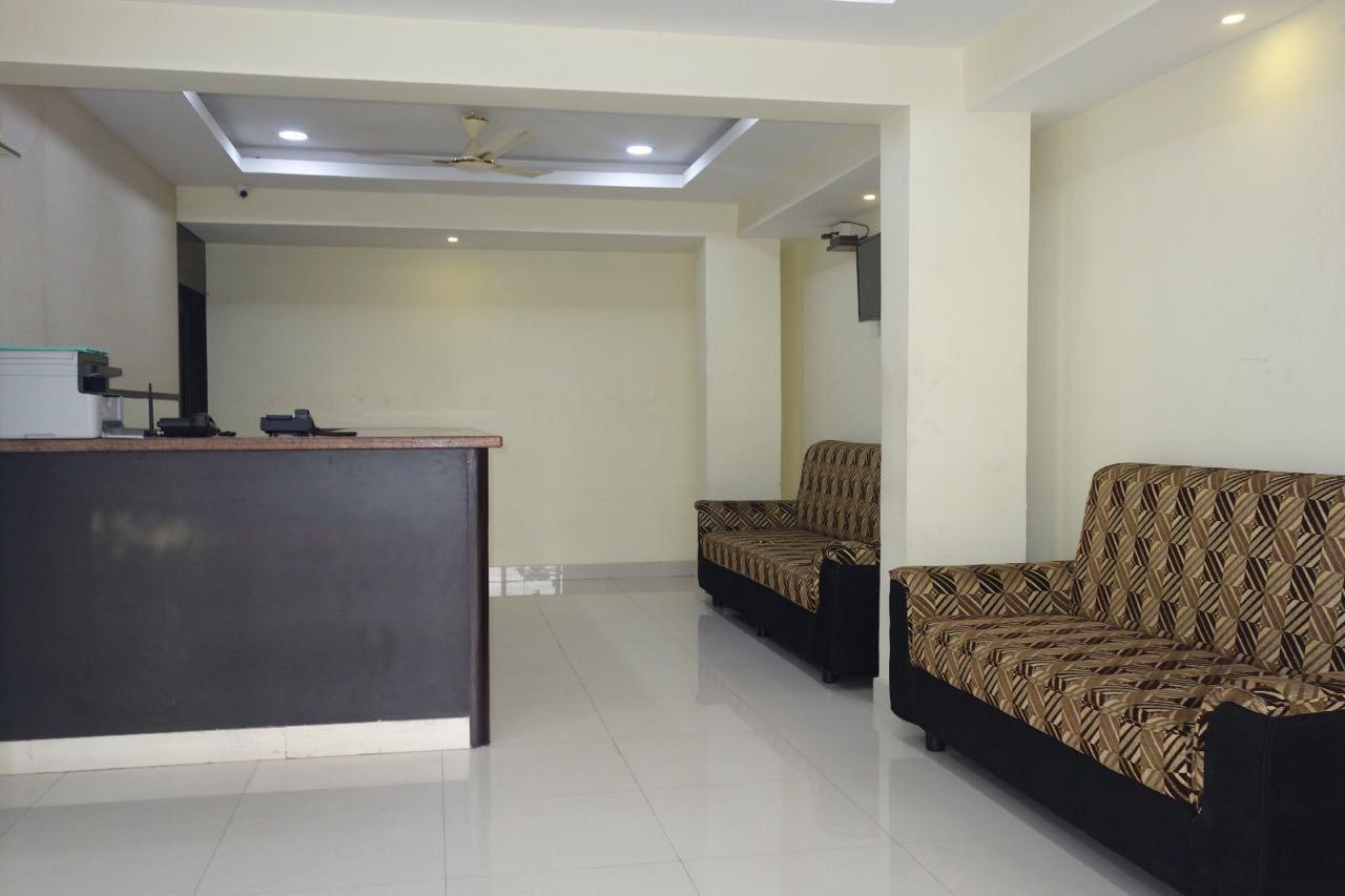 Hotel Nithin Krishna Тирупати Екстериор снимка