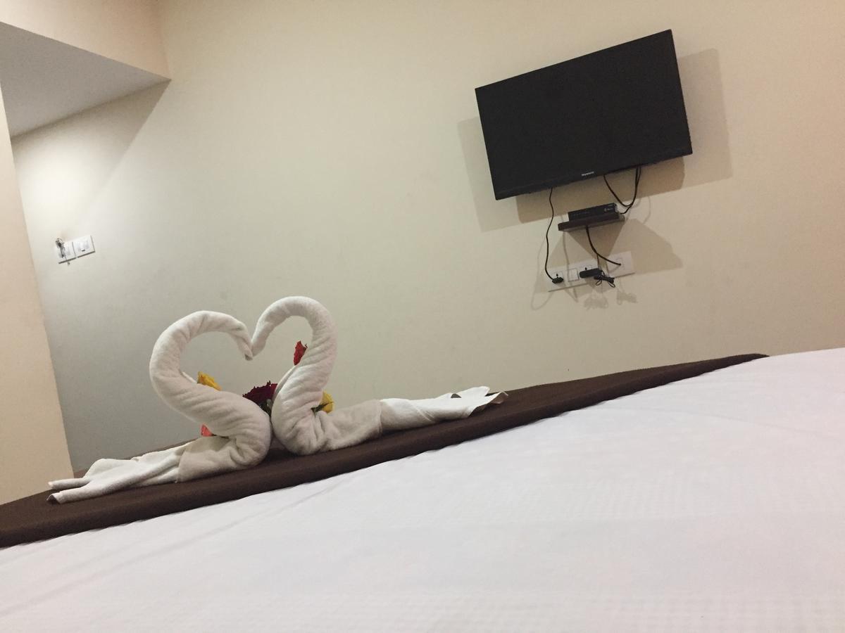 Hotel Nithin Krishna Тирупати Екстериор снимка