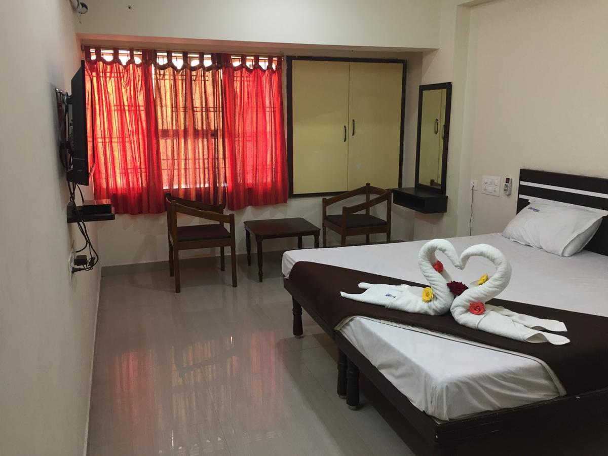 Hotel Nithin Krishna Тирупати Екстериор снимка
