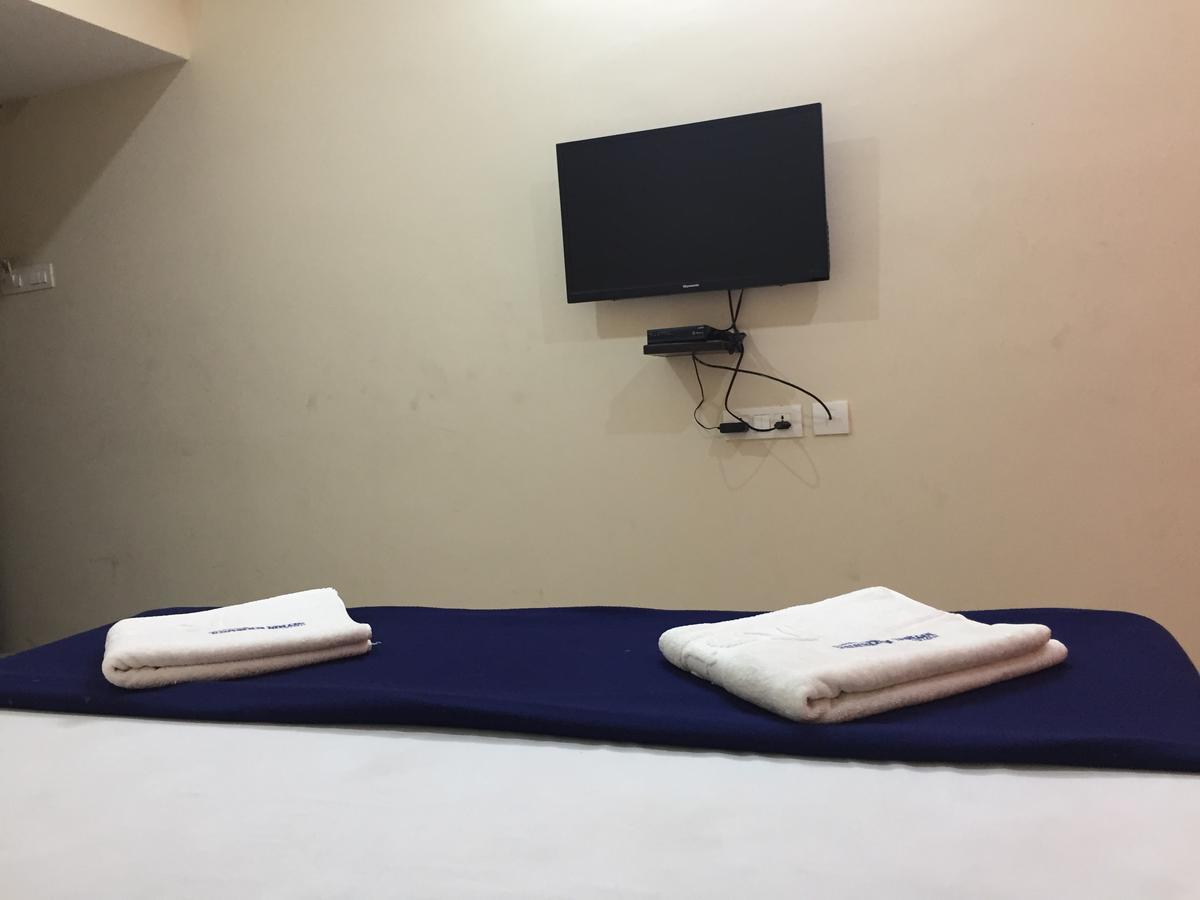 Hotel Nithin Krishna Тирупати Екстериор снимка